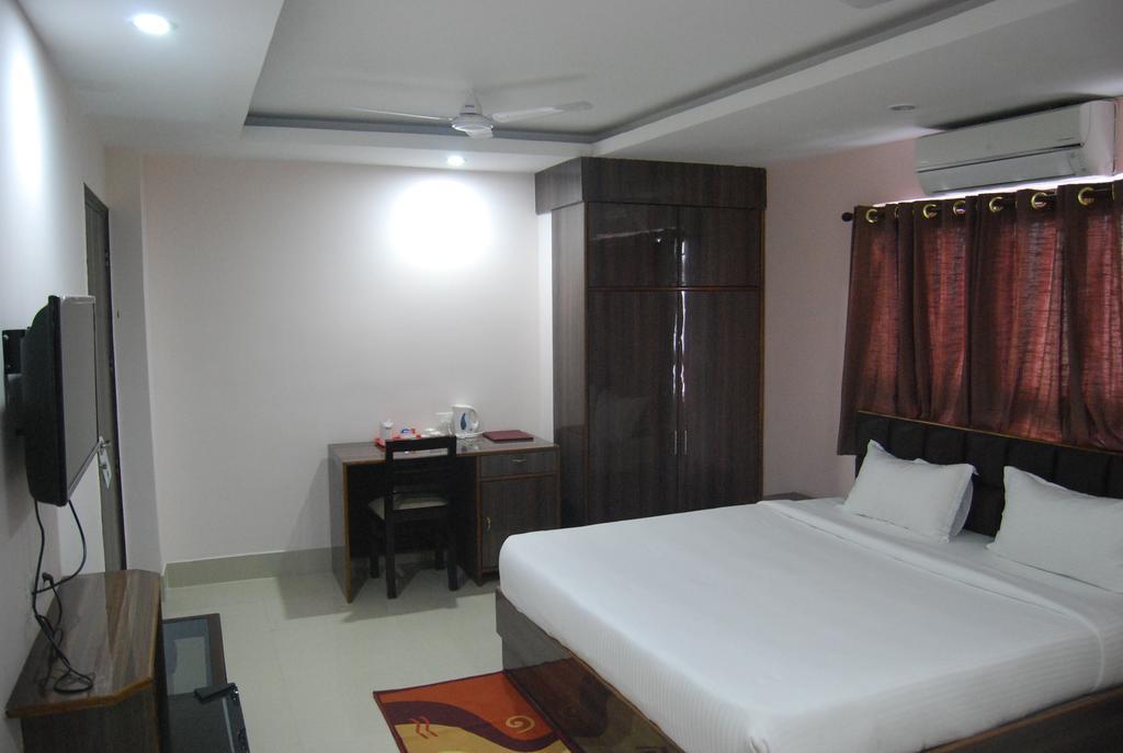 Grand Majesty Hotel Гувахати Стая снимка
